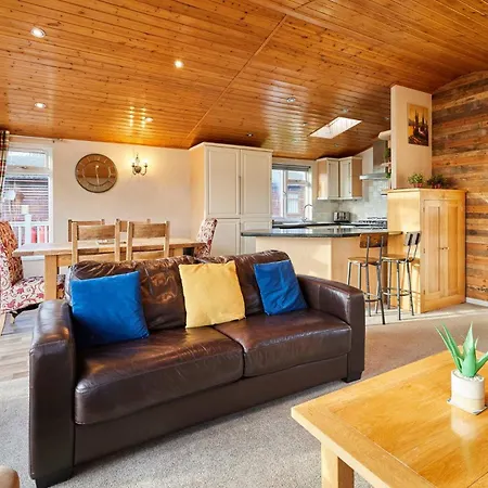 Chalet Crystal With Hot Tub *