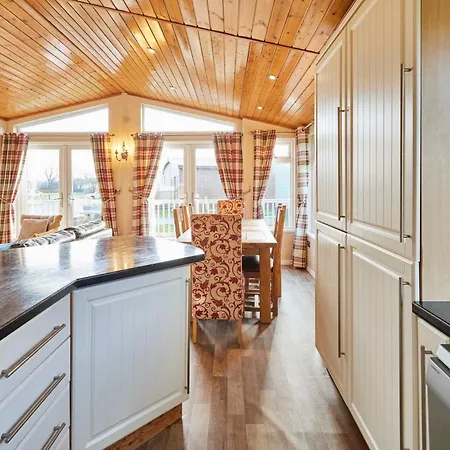 Chalet Crystal With Hot Tub