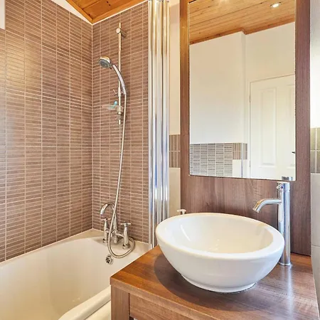 Crystal With Hot Tub Chalet *