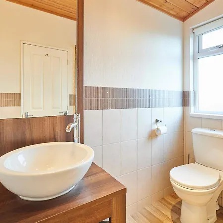 Chalet Crystal With Hot Tub Malton
