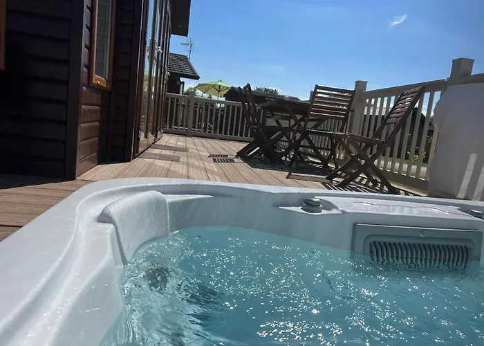 Crystal With Hot Tub *