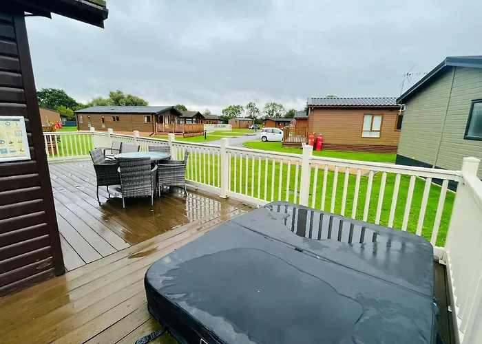 Crystal With Hot Tub * Malton