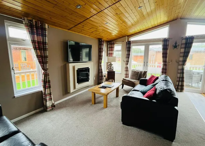 Crystal With Hot Tub * Malton