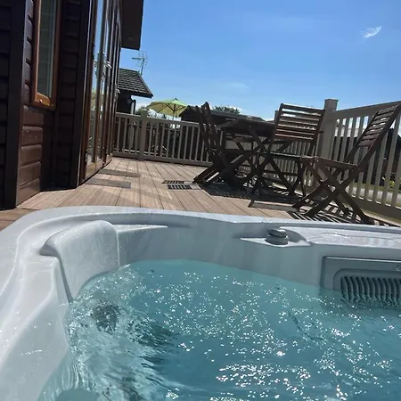 Crystal With Hot Tub *