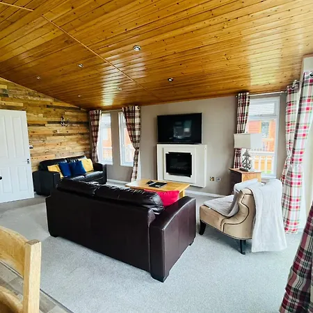 Prázdninový dům Crystal With Hot Tub Malton