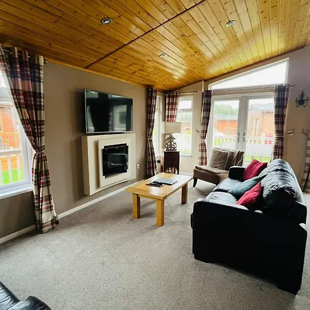 Crystal With Hot Tub * Malton